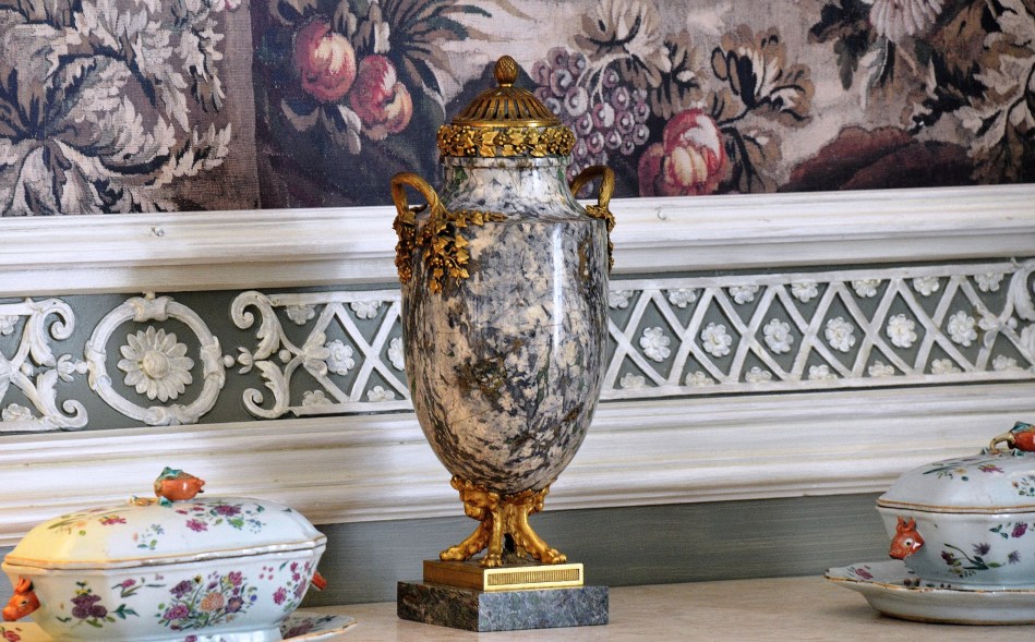 Leeds Castle Vase